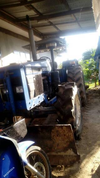 ขายรถแทรคเตอร์ NEWHOLLAND 6640 2เพลา เอกสารเล่มทะเบียนครบ ดันหน้า ผาน6 คาด พร้อมลุยงาน 