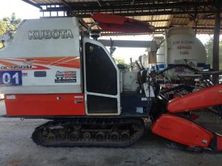 ขายรถเกี่ยวkubota dc95 สภาพพร้อมใช้งาน เกี่ยว2นาปี สภาพซื้อป้ายแดง ช่วงล่างดี เอกสารเล่มทะเบียนพร้อมโอน ตู้เดิม  