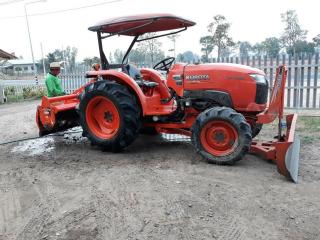 ขายรถไถKUBOTA4708 ทำงานพันสี่ร้อย ชม.อุปกรณ์3ชิ้น ดันหน้าผานหลัง โรตารี่ ทะเบียนครบ 