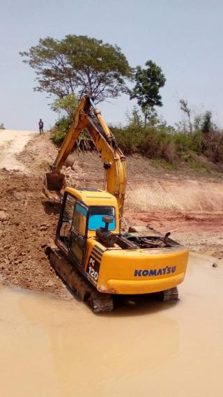 ขายรถขุดแบ็คโคPC120-6KOMATSU สภาพพร้อมใช้งาน ไฟฟ้าตัด เอกสารเล่ม