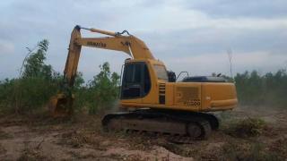 ขายรถขุดแบ็คโค komatsu pc200-6ช่วงล่างใหม่ บุ้งกี๋ใหม่ เอกสารเล่มทะเบียนครบ