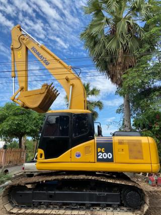 KOMATSU PC200-7